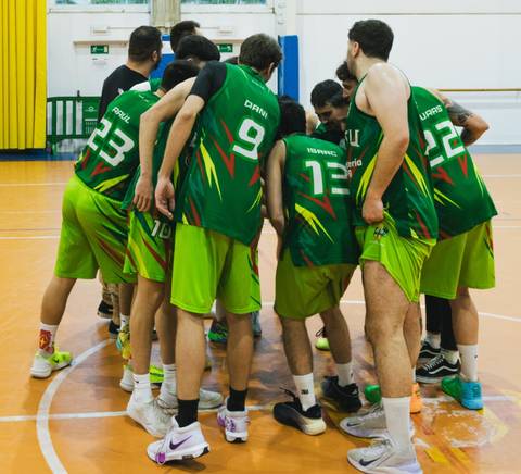 El equipo del CE Grau haciendo piña antes del salto inicial